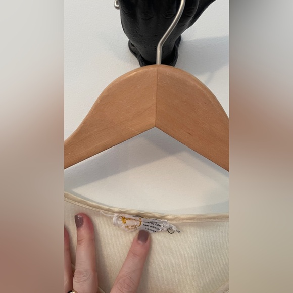 M Holiday Vintage knit V top elastic waist. Loose fit. Short sleeve with ties - Picture 2 of 7